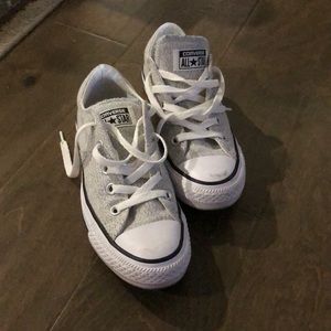 Grey low top converse